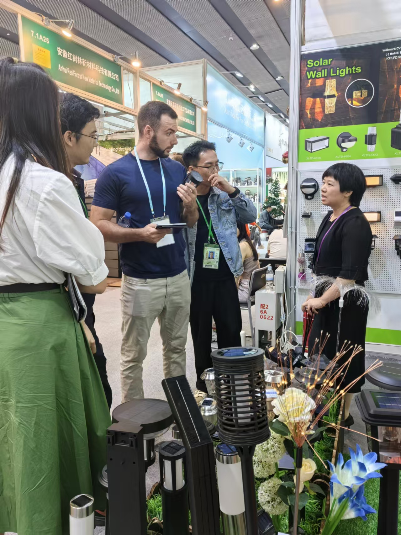 Landsign Participates in Canton Fair, Showcases Innovative Products